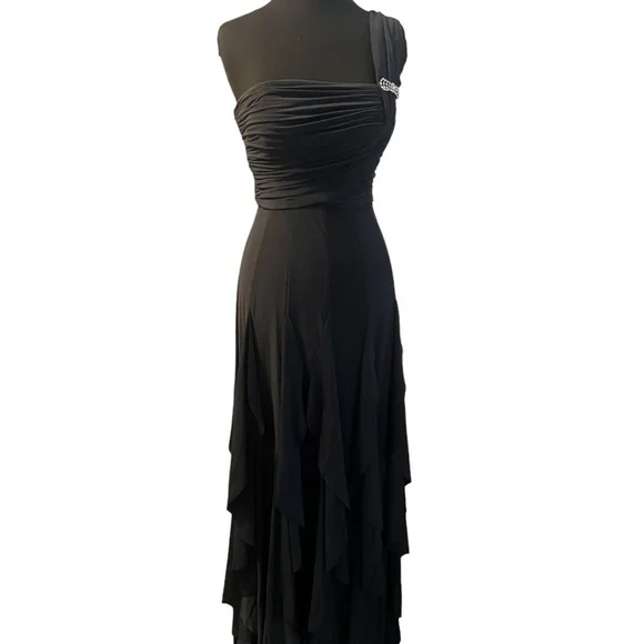 Betsy &‎ Adam Ruffle One Shoulder Women's Dress With rhinestone Accents, Size 4